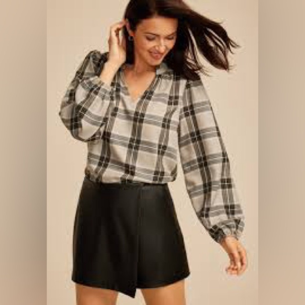 NWT Maurice’s Womens V-Neck Long Sleeve Black/Gray Plaid Shirt. Sz XL